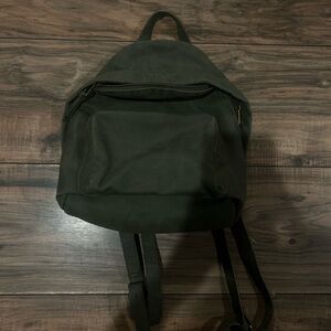 Classic Women’s Backpack in Dark Green - Unbranded